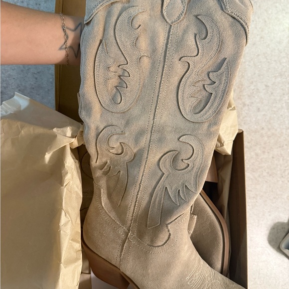 Altar'd State -Miracle miles- Beige Suede cowboy Boots - Picture 3 of 6